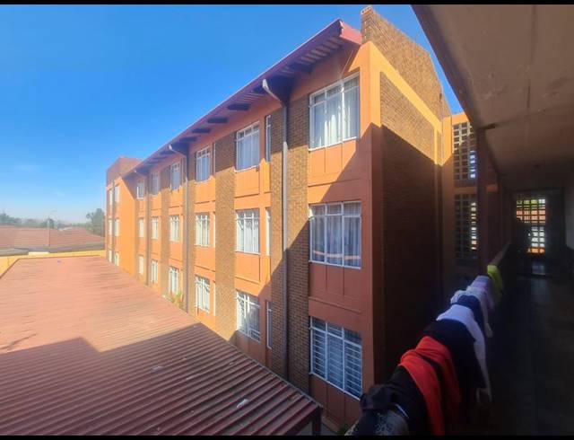 2 BEDROOM APARTMENT FOR SALE IN GERMISTON SOUTH